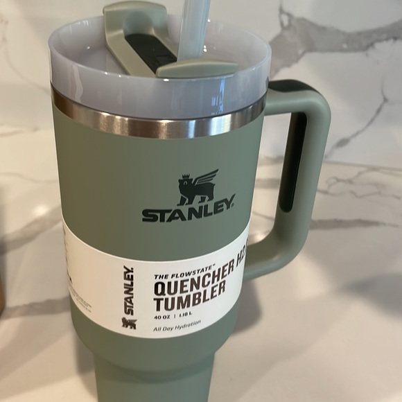 Stanley - BAY LEAF - 40 oz. Quencher H2.0 Flowstate Tumbler - Soft Matte - NWT! - Picture 3 of 8
